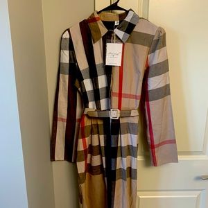 Elegant belted long sleeve plaid dress.  Size US 8